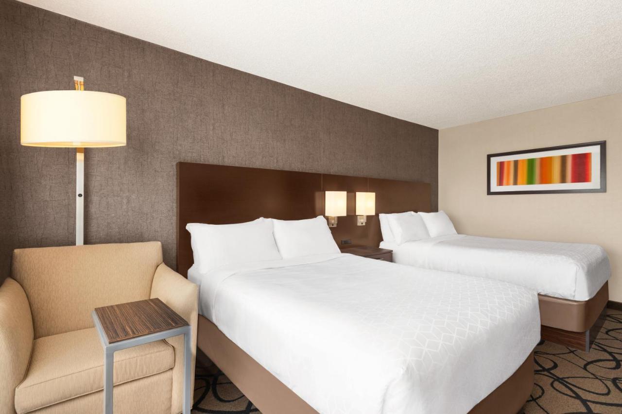 Holiday Inn Boston - Cambridge Area By Ihg Сомервилл Экстерьер фото
