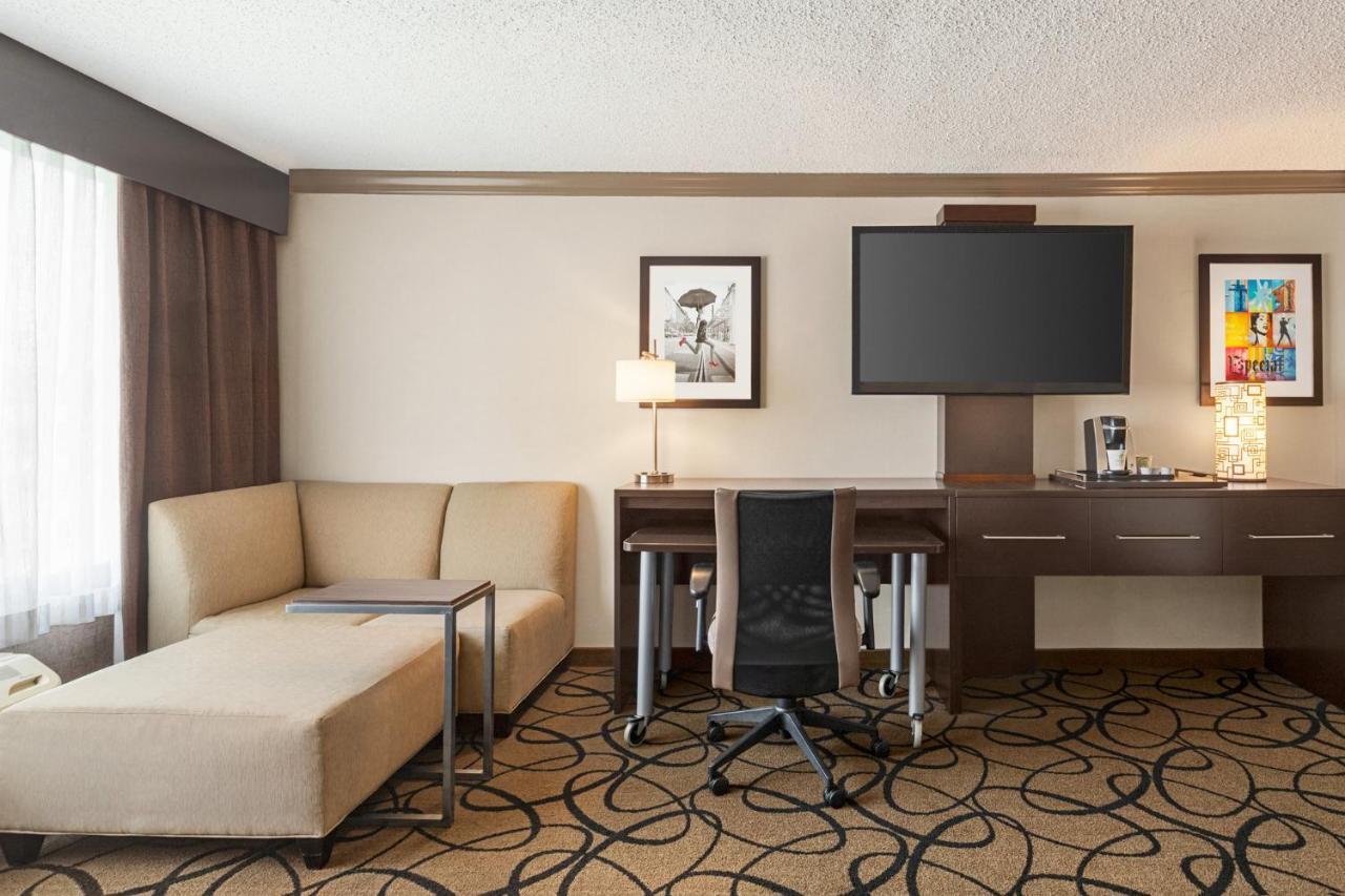 Holiday Inn Boston - Cambridge Area By Ihg Сомервилл Экстерьер фото