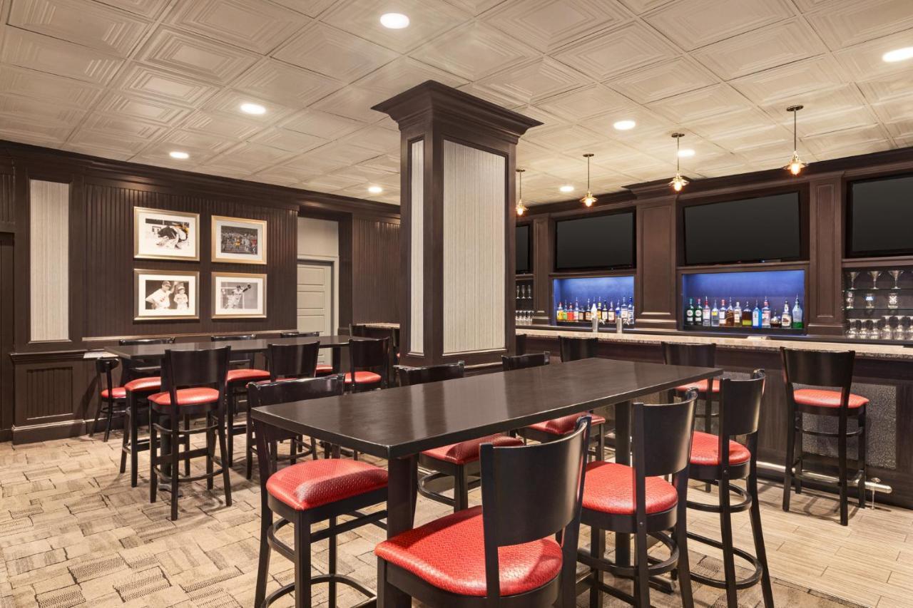 Holiday Inn Boston - Cambridge Area By Ihg Сомервилл Экстерьер фото
